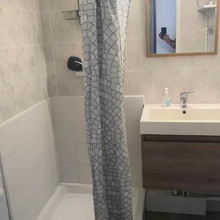 T2 Avec Piscine, Proche De La Et Du Port Appartement