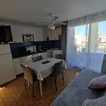 T2 Avec Piscine, Proche De La Et Du Port Apartman