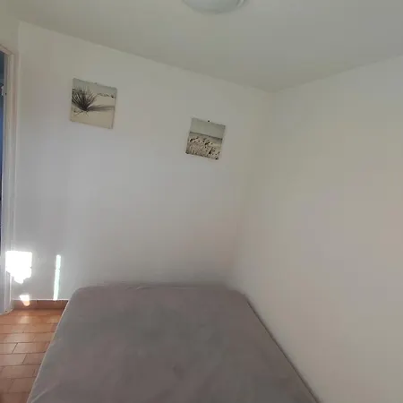 Apartment T2 Avec Piscine, Proche De La Et Du Port *