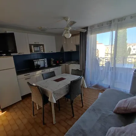 T2 Avec Piscine, Proche De La Et Du Port Apartman