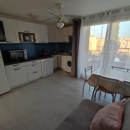 T2 Avec Piscine, Proche De La Et Du Port Apartman *